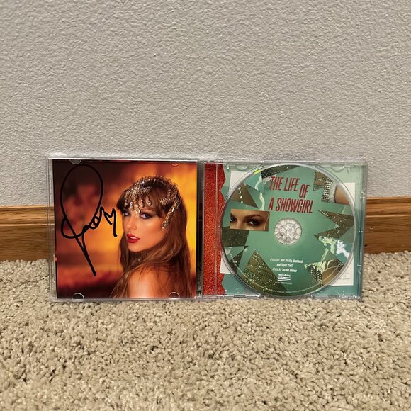 Taylor Swift The Life of a Showgirl Signed CD Hand Signed Photo 1 - Picture 1 of 3